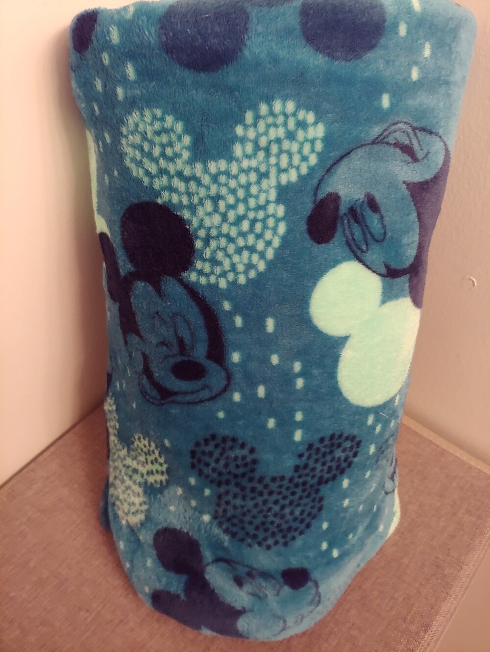 Mickey Mouse The Big One Oversized Plush throw Blanket 5x6 Blue
